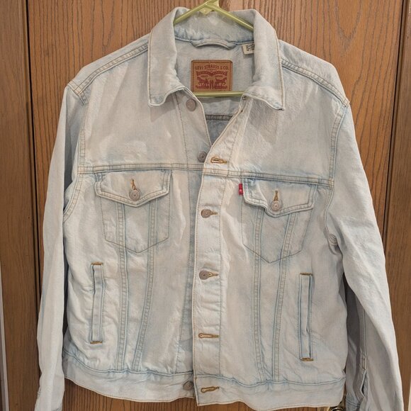 Levi Light Blue Denim Jacket with Floral Design on Back-Size Large - Picture 2 of 4